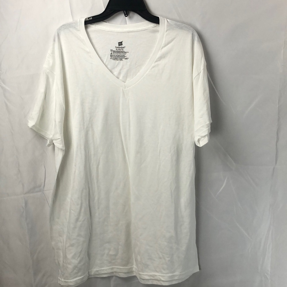 3 Brand new never worn White Hanes XL T-Shirts